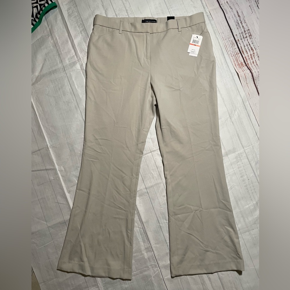 NWT Amanda + Chelsea Modern Fit full length wide leg pant. Size 16.